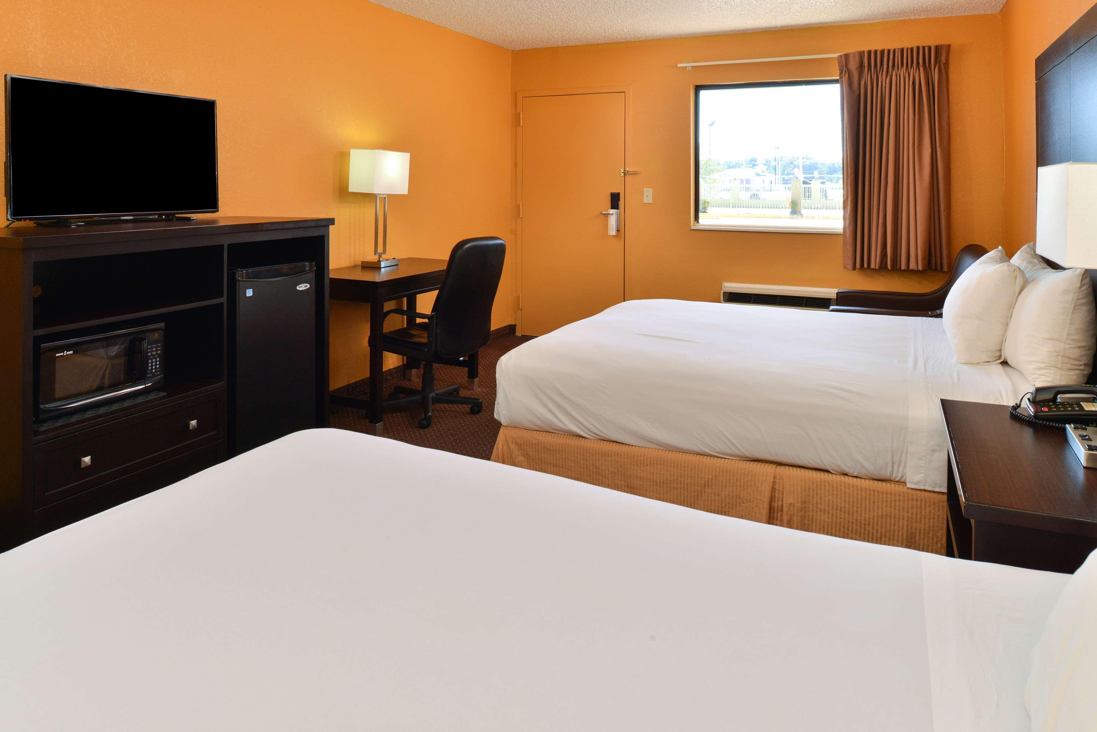 Meridiano Hotel Масейо Экстерьер фото A typical Super 8 room