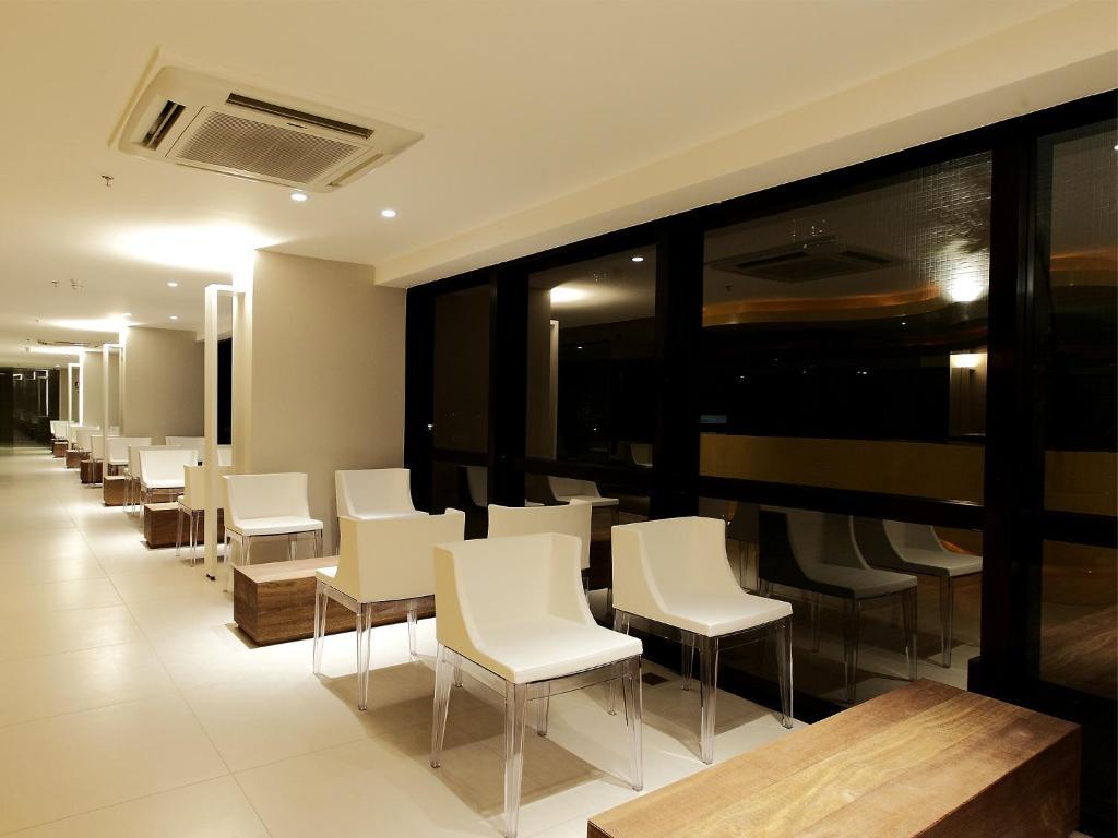 Meridiano Hotel Масейо Экстерьер фото Waiting area